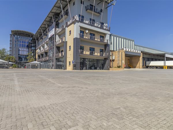 801  m² Industrial space