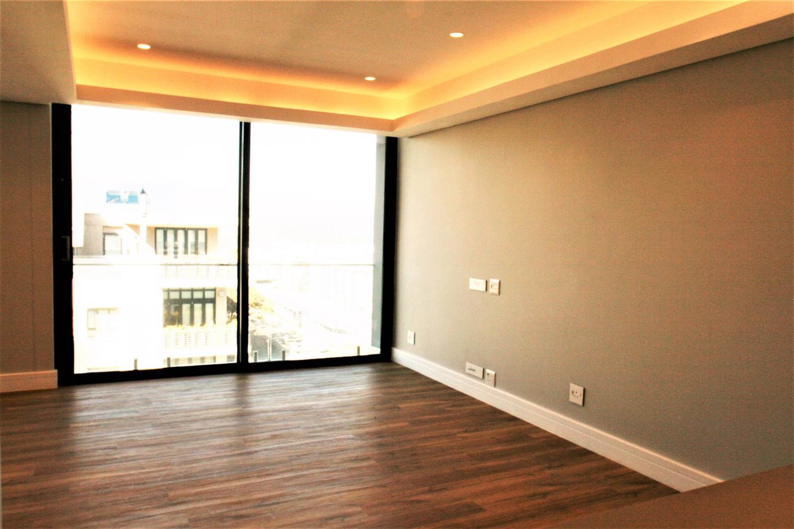 Studio Apartment in Melrose Arch photo number 6