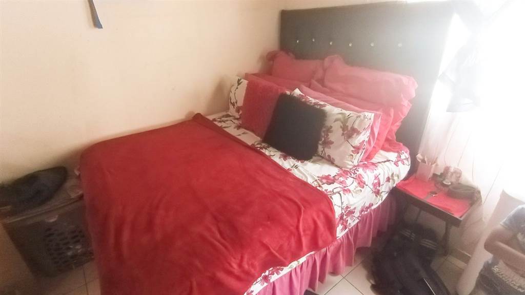 10 Bed House in Tembisa photo number 11