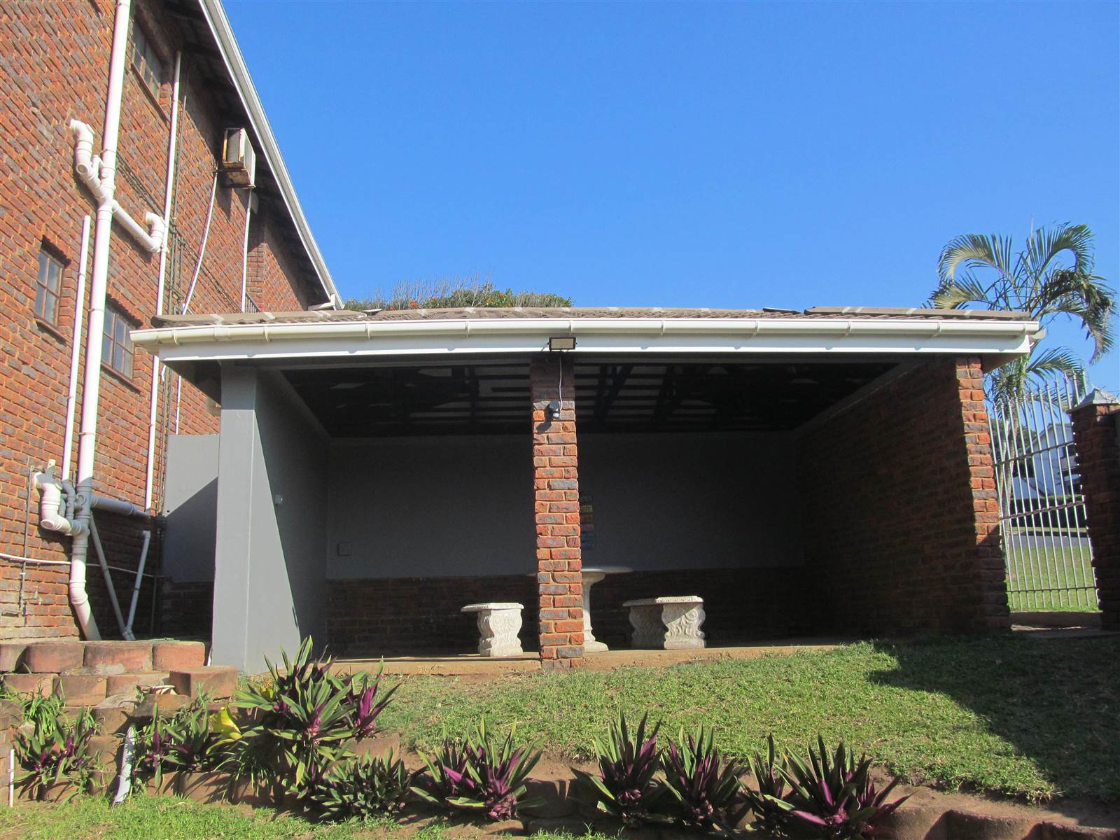 2 Bed Apartment in Scottburgh Central photo number 27