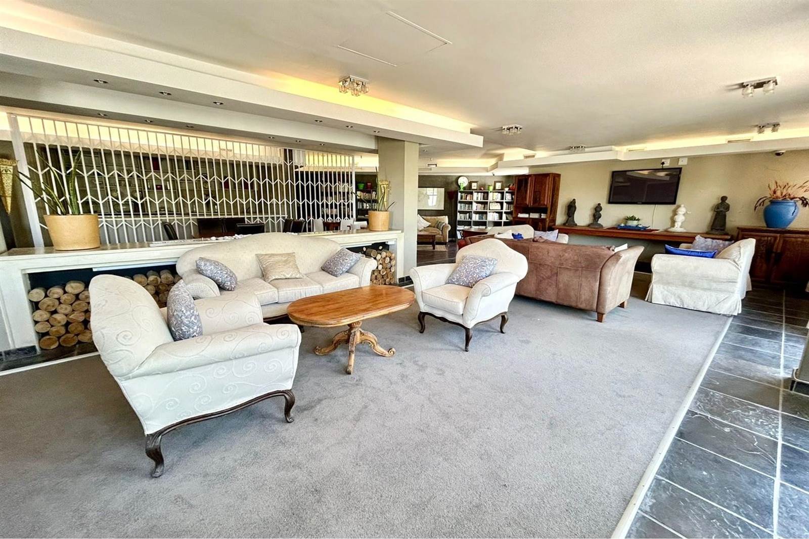 2 Bed Apartment in Royal Ascot photo number 10