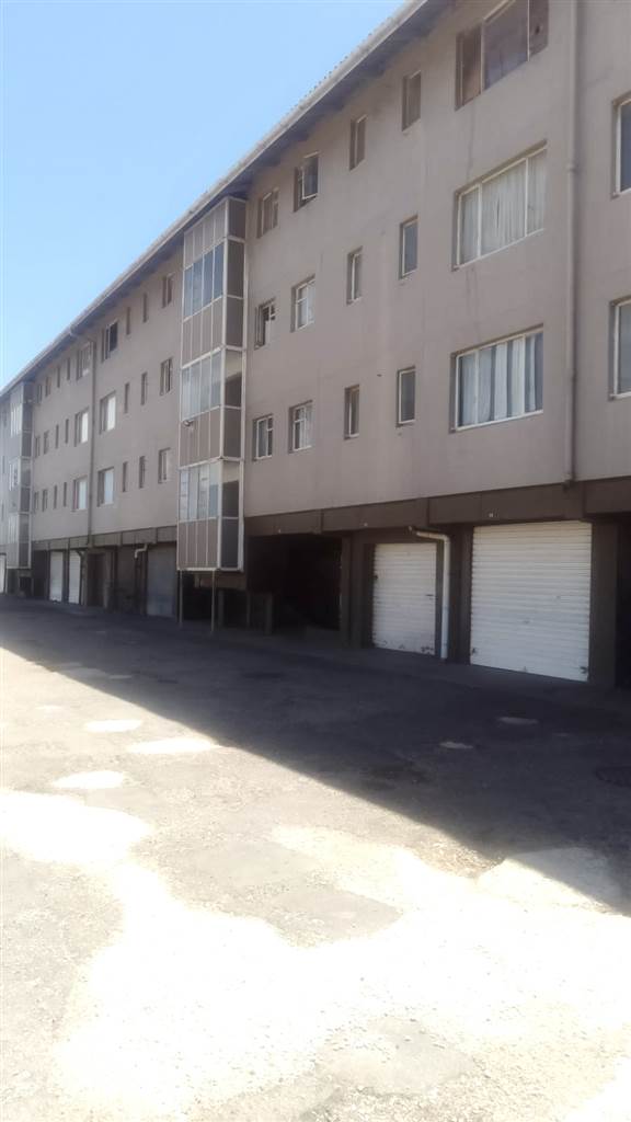 3 Bed Apartment in Algoa Park photo number 3