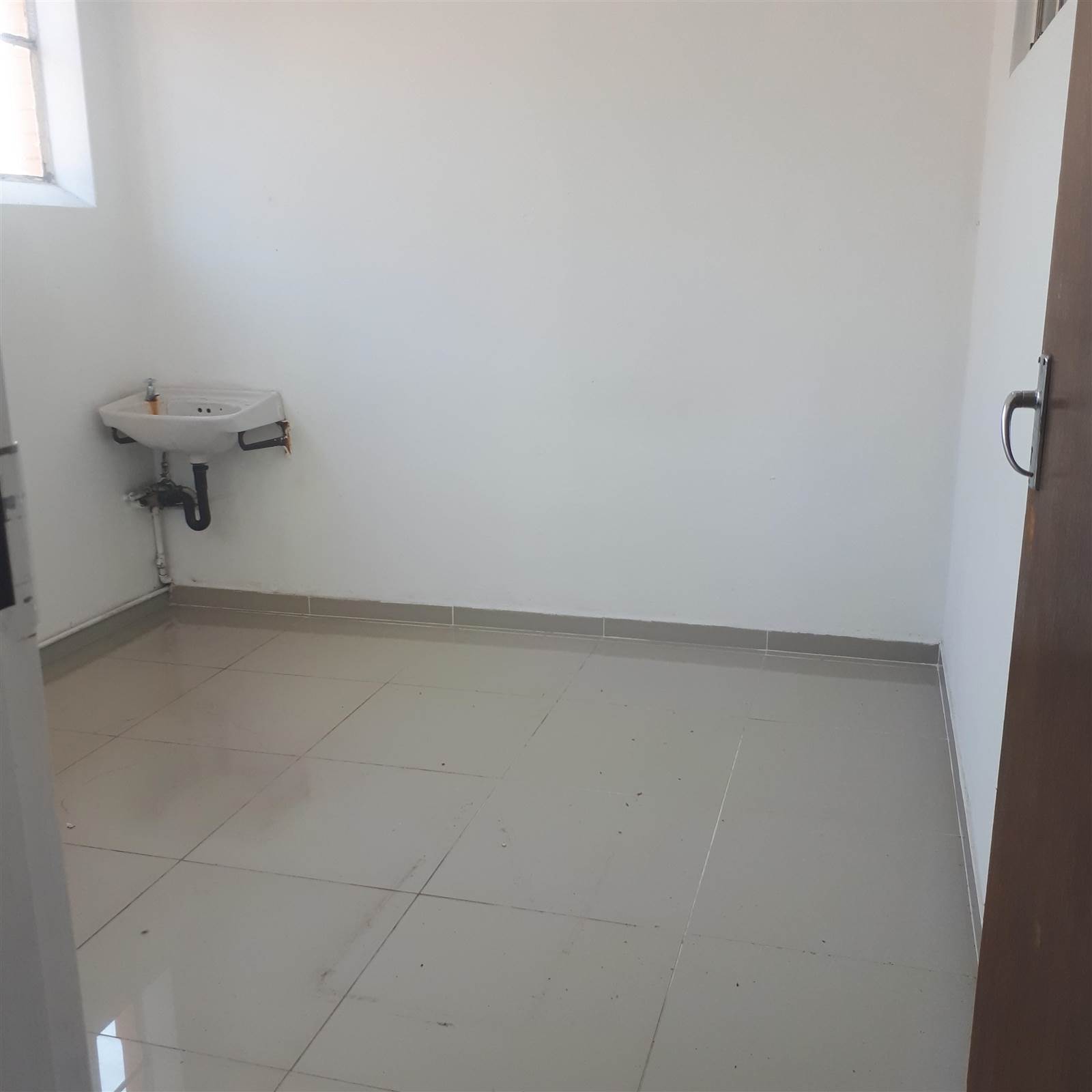 24  m² Commercial space in Nelspruit Central photo number 3
