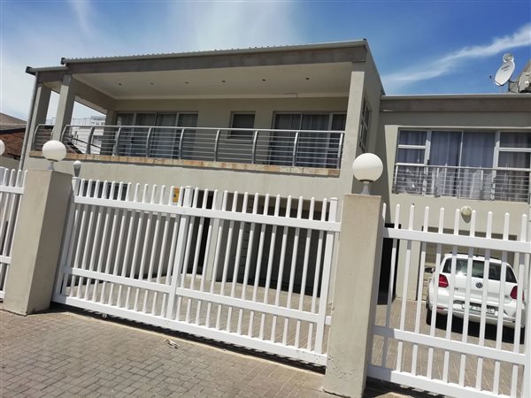 3 Bed Apartment in Jeffreys Bay