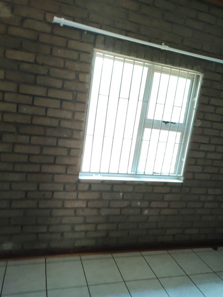 3 Bed Townhouse in Postmasburg photo number 13