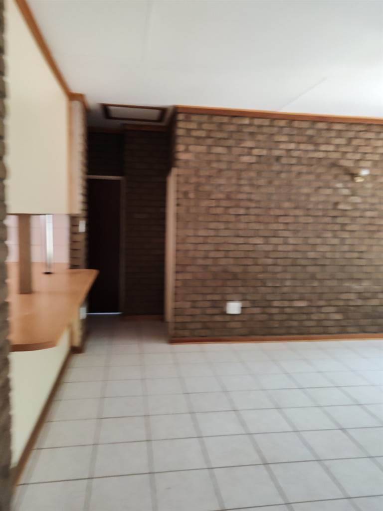 3 Bed Townhouse in Postmasburg photo number 12