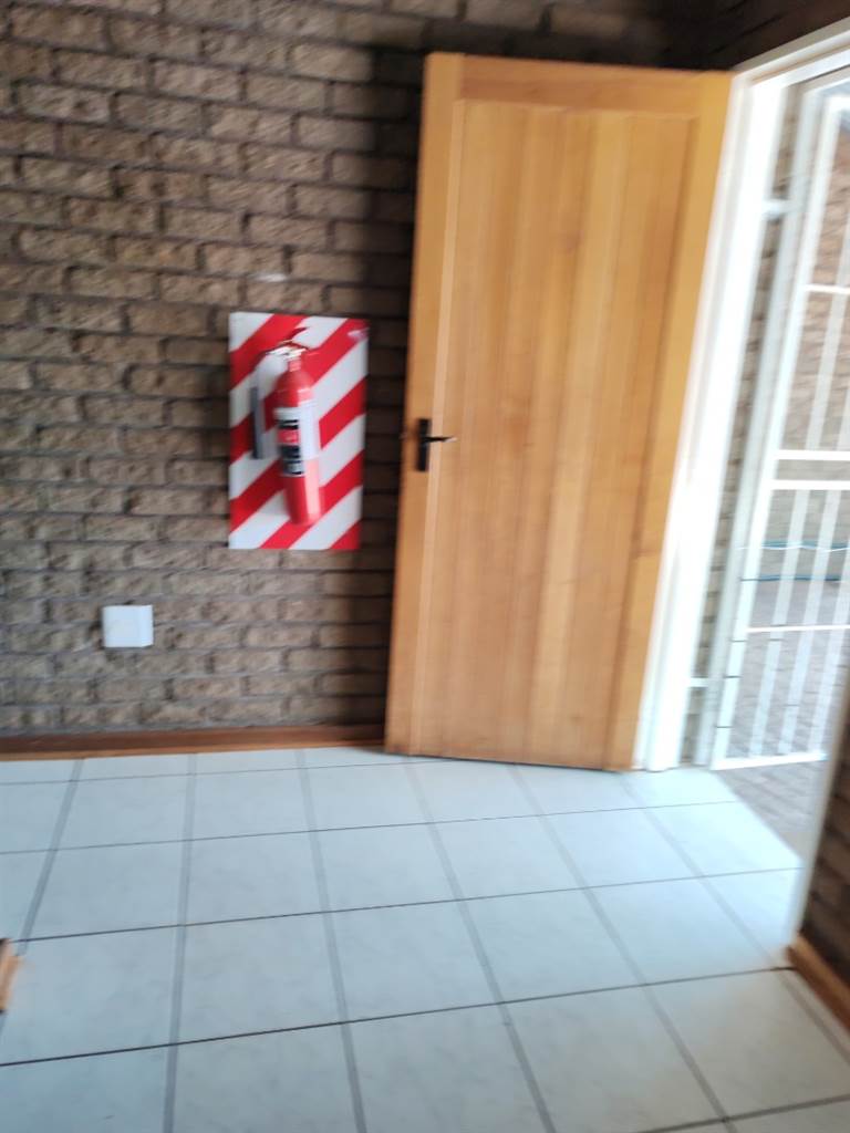3 Bed Townhouse in Postmasburg photo number 9