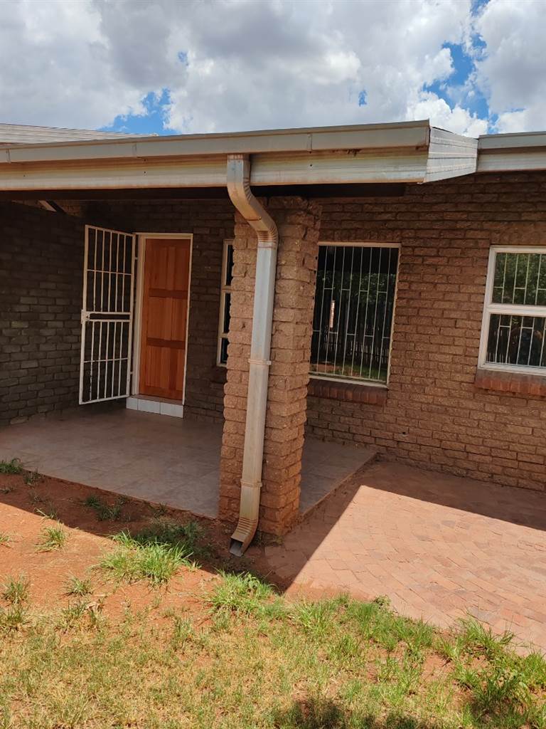 3 Bed Townhouse in Postmasburg photo number 1
