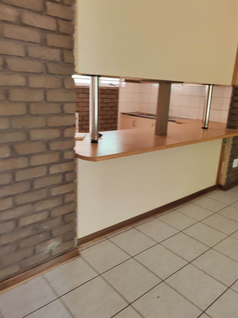 3 Bed Townhouse in Postmasburg photo number 16