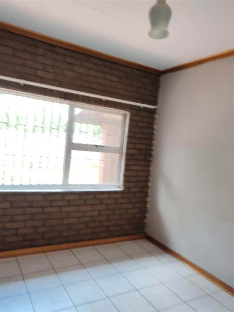 3 Bed Townhouse in Postmasburg photo number 19