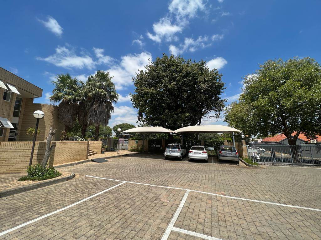 150  m² Commercial space in Parktown North photo number 5