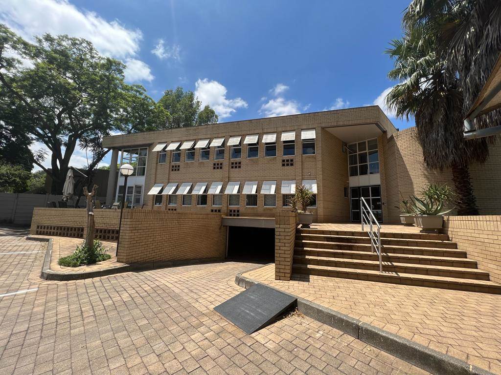 150  m² Commercial space in Parktown North photo number 2