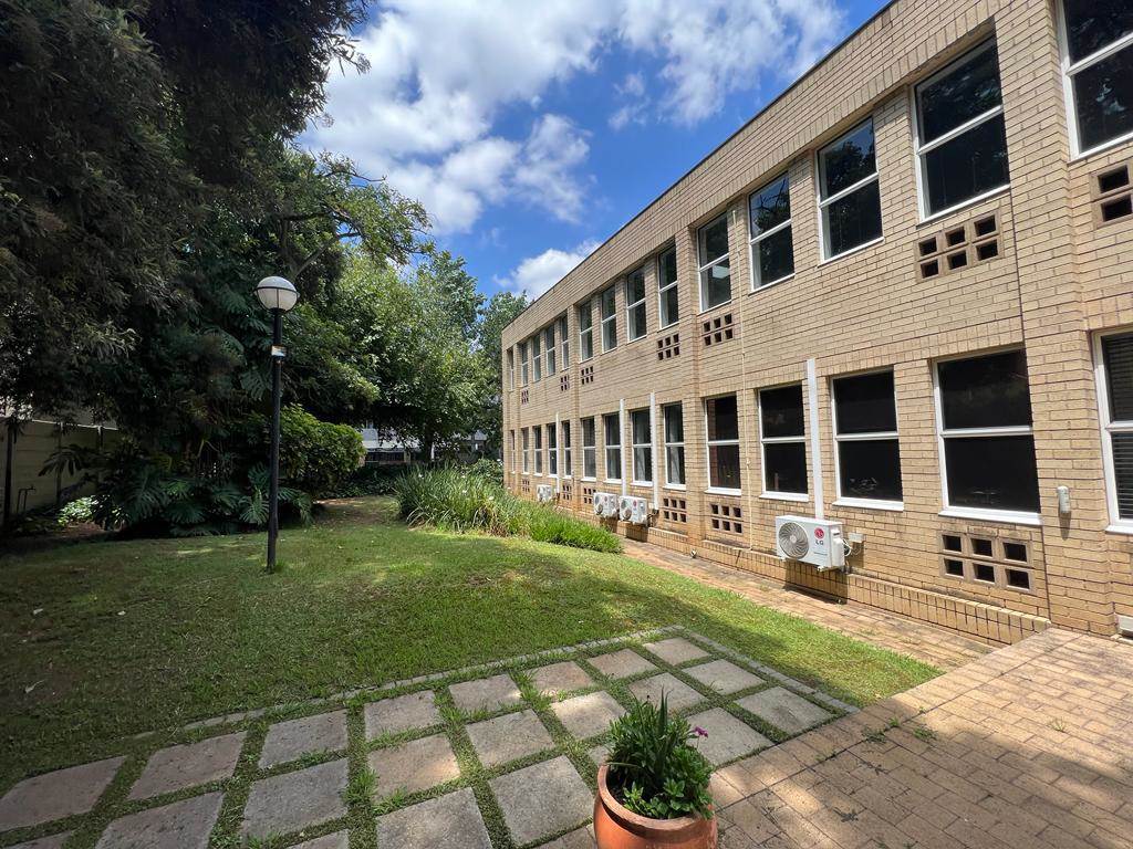 150  m² Commercial space in Parktown North photo number 1