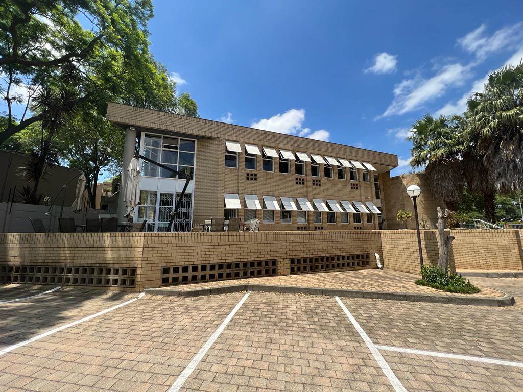 150  m² Commercial space in Parktown North photo number 3