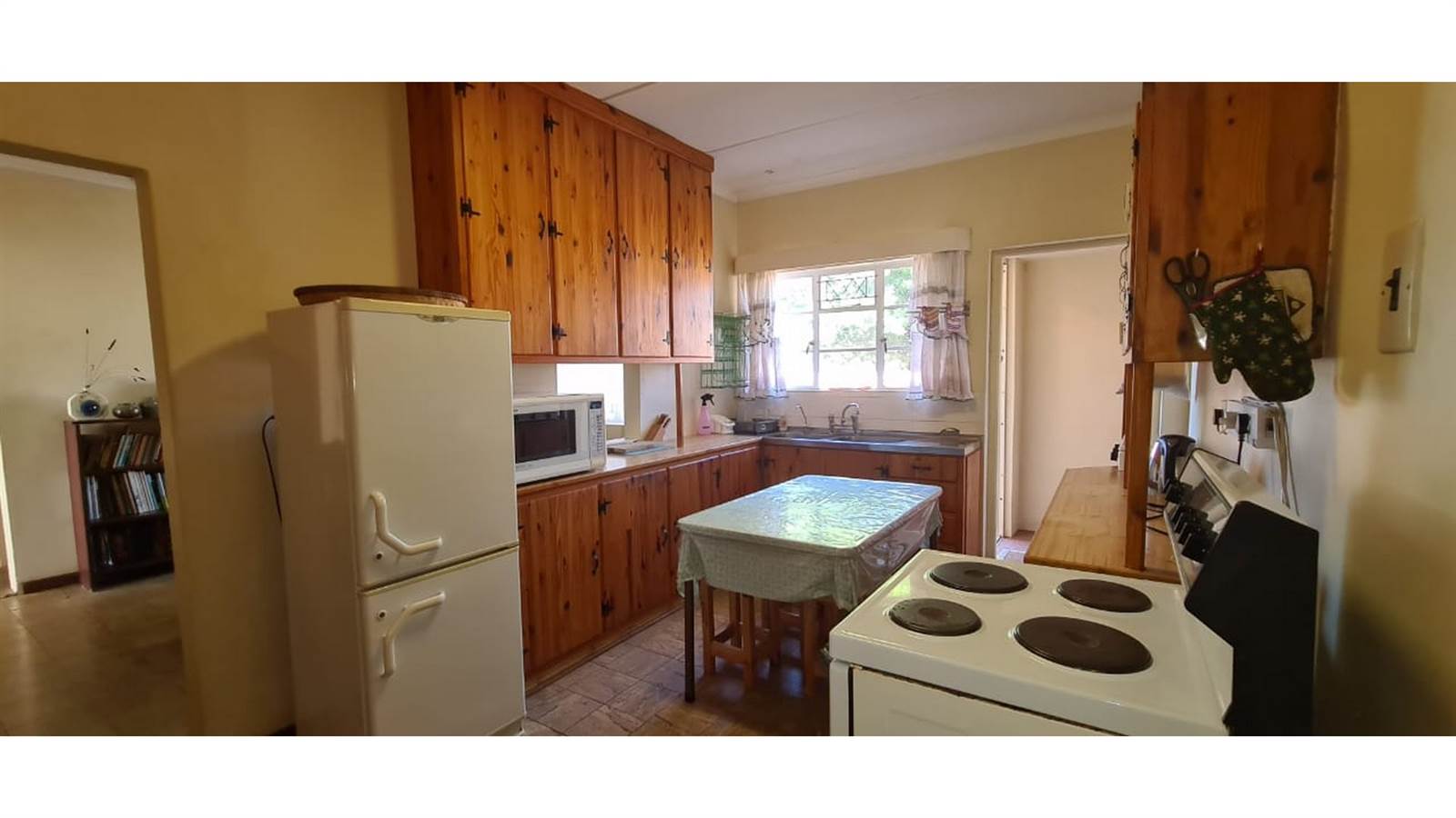 4 Bed House in Jeffreys Bay photo number 7