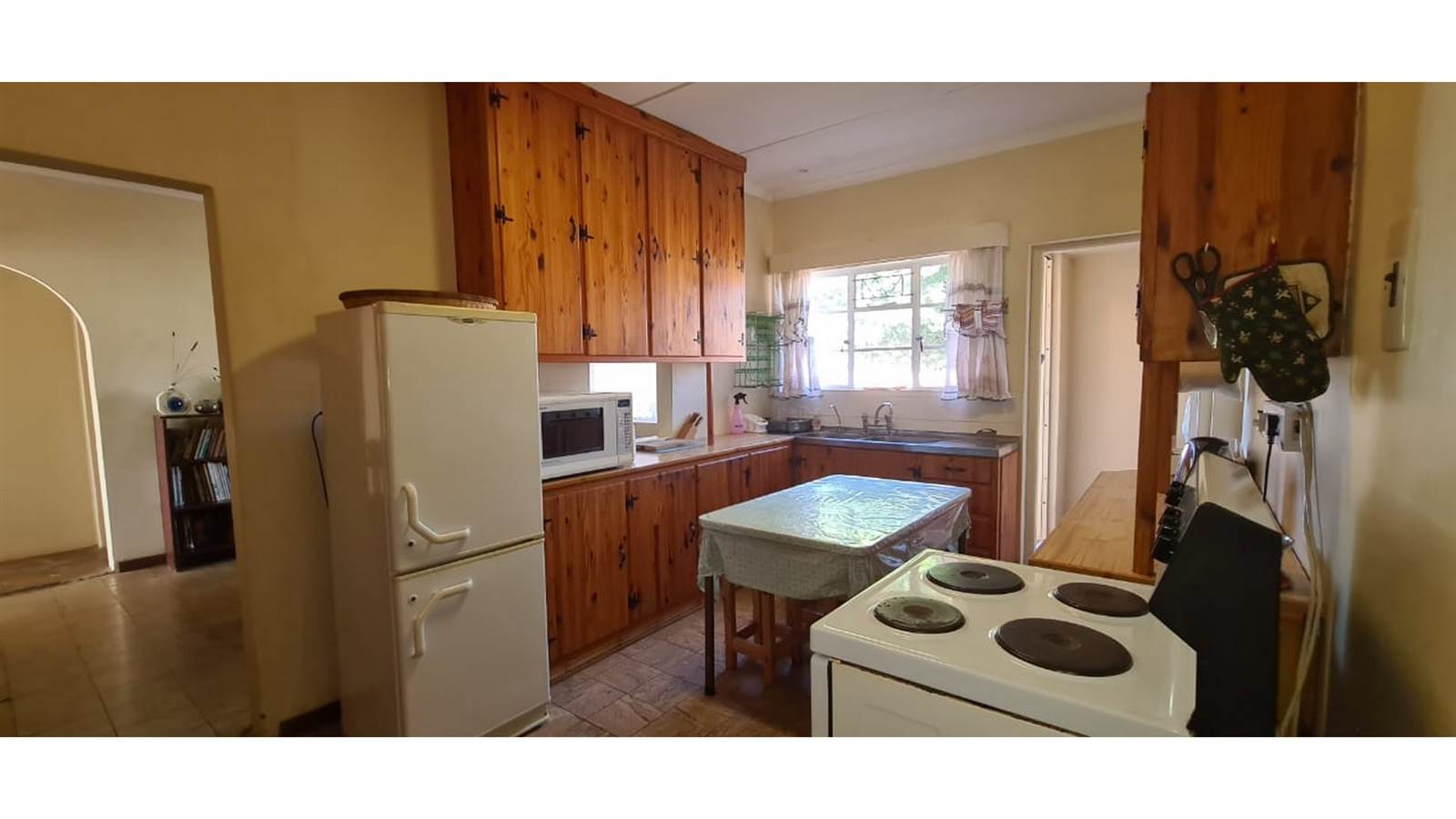 4 Bed House in Jeffreys Bay photo number 8
