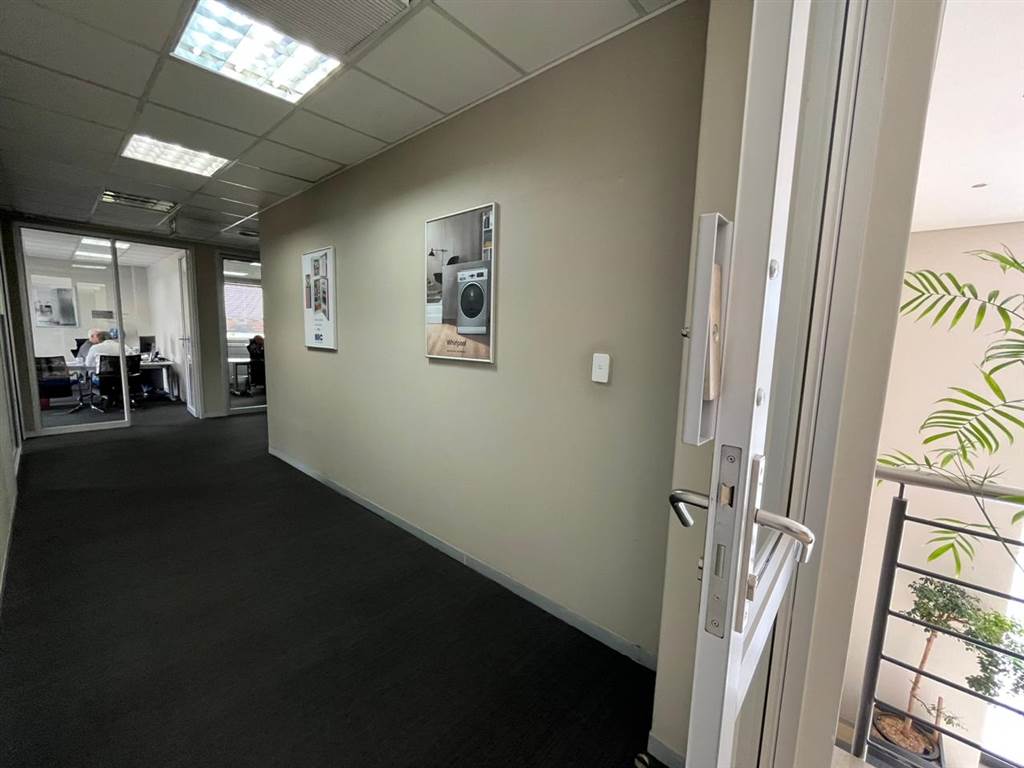 970  m² Commercial space in Bedfordview photo number 11