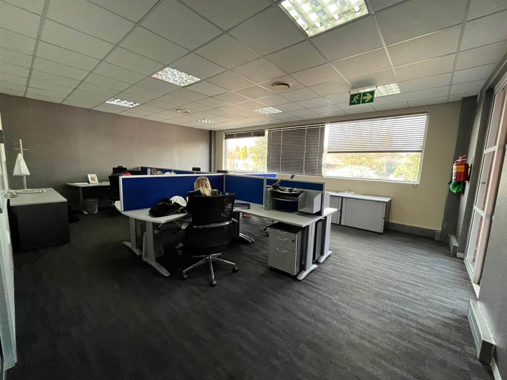 970  m² Commercial space in Bedfordview photo number 29