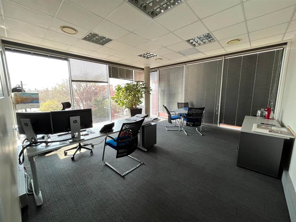 970  m² Commercial space in Bedfordview photo number 30