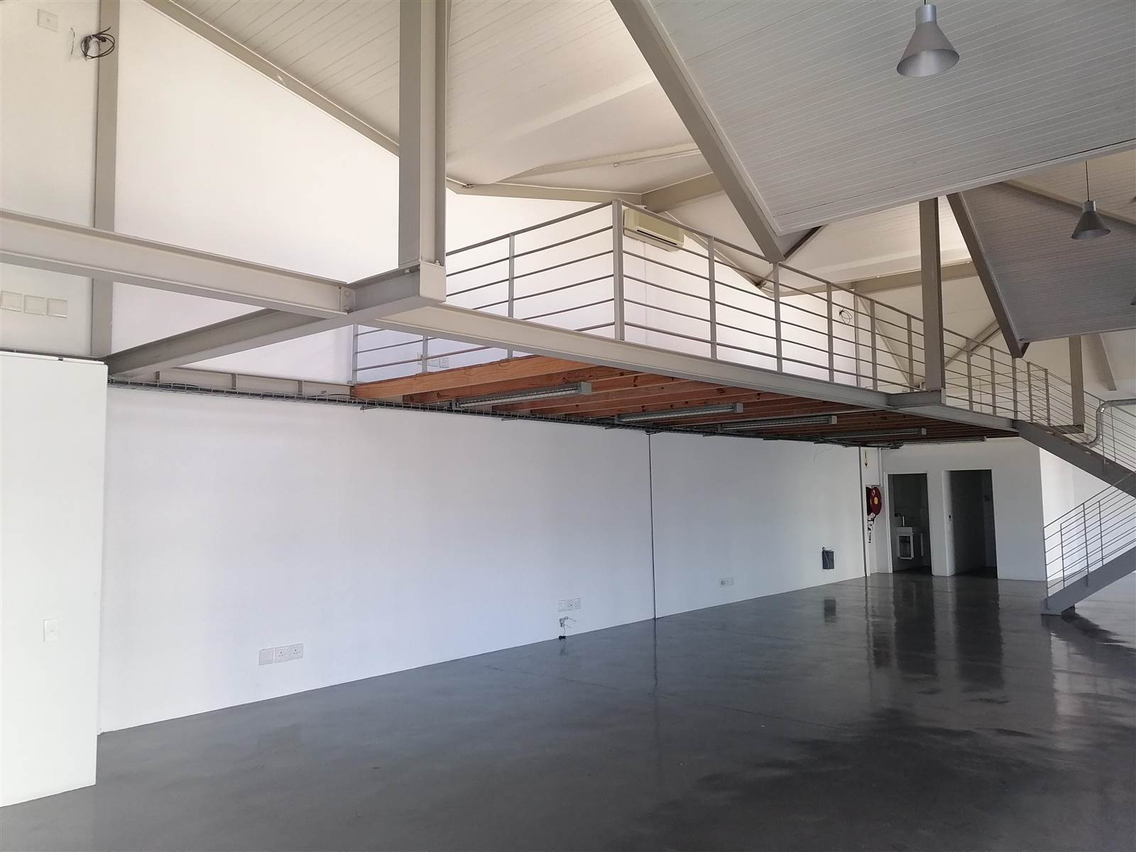 184  m² Commercial space in Woodstock photo number 9