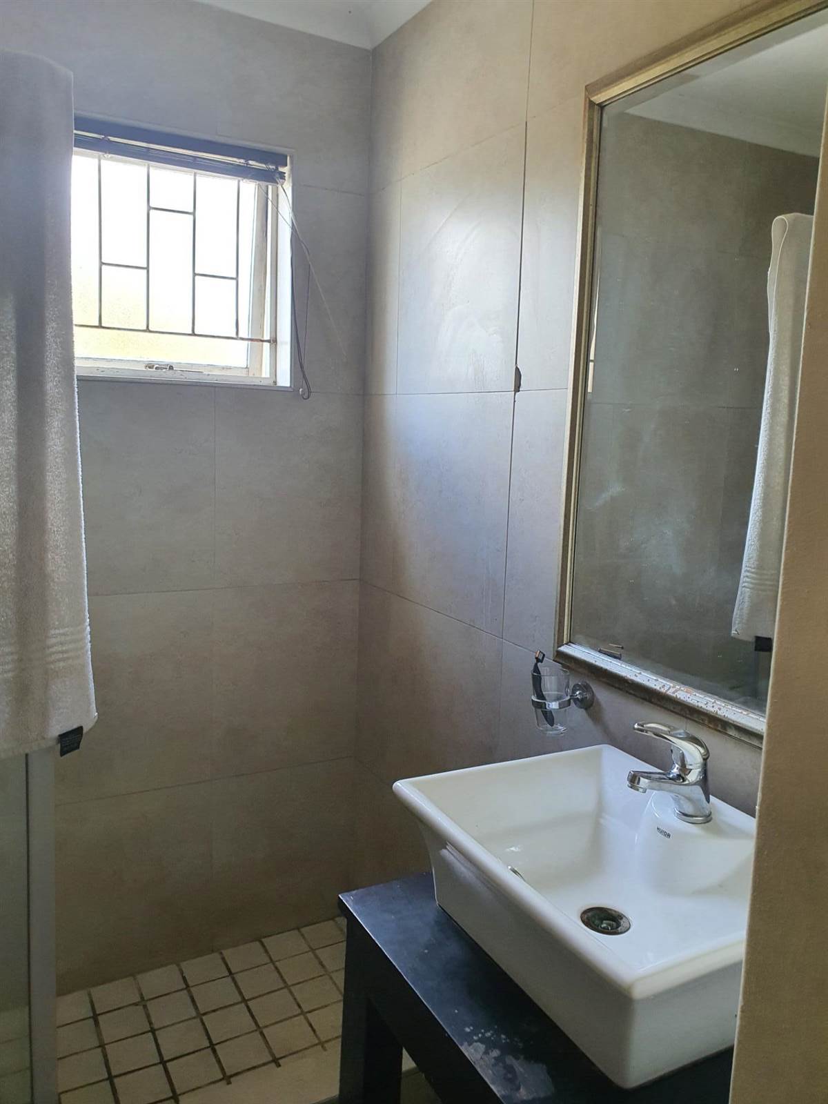 2 Bed Apartment in Rondebosch East photo number 13