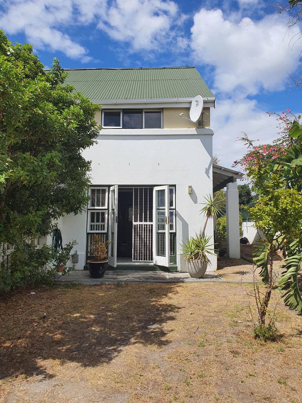 2 Bed Apartment in Rondebosch East photo number 1
