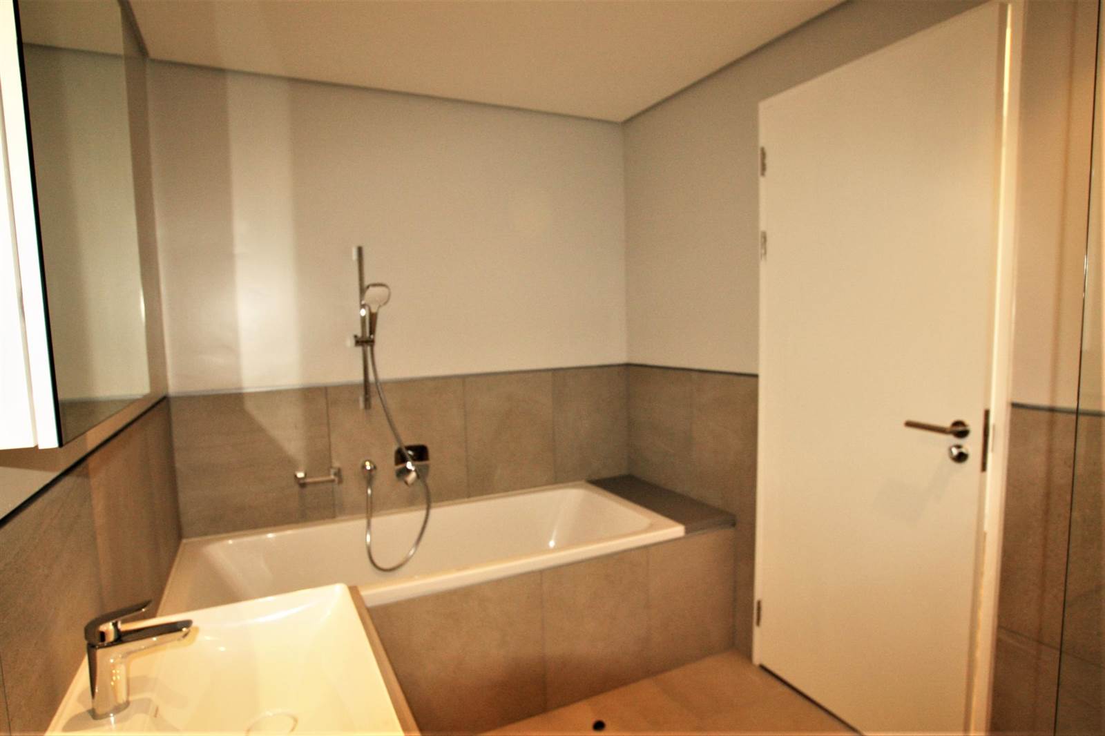 2 Bed Apartment in Melrose Arch photo number 6