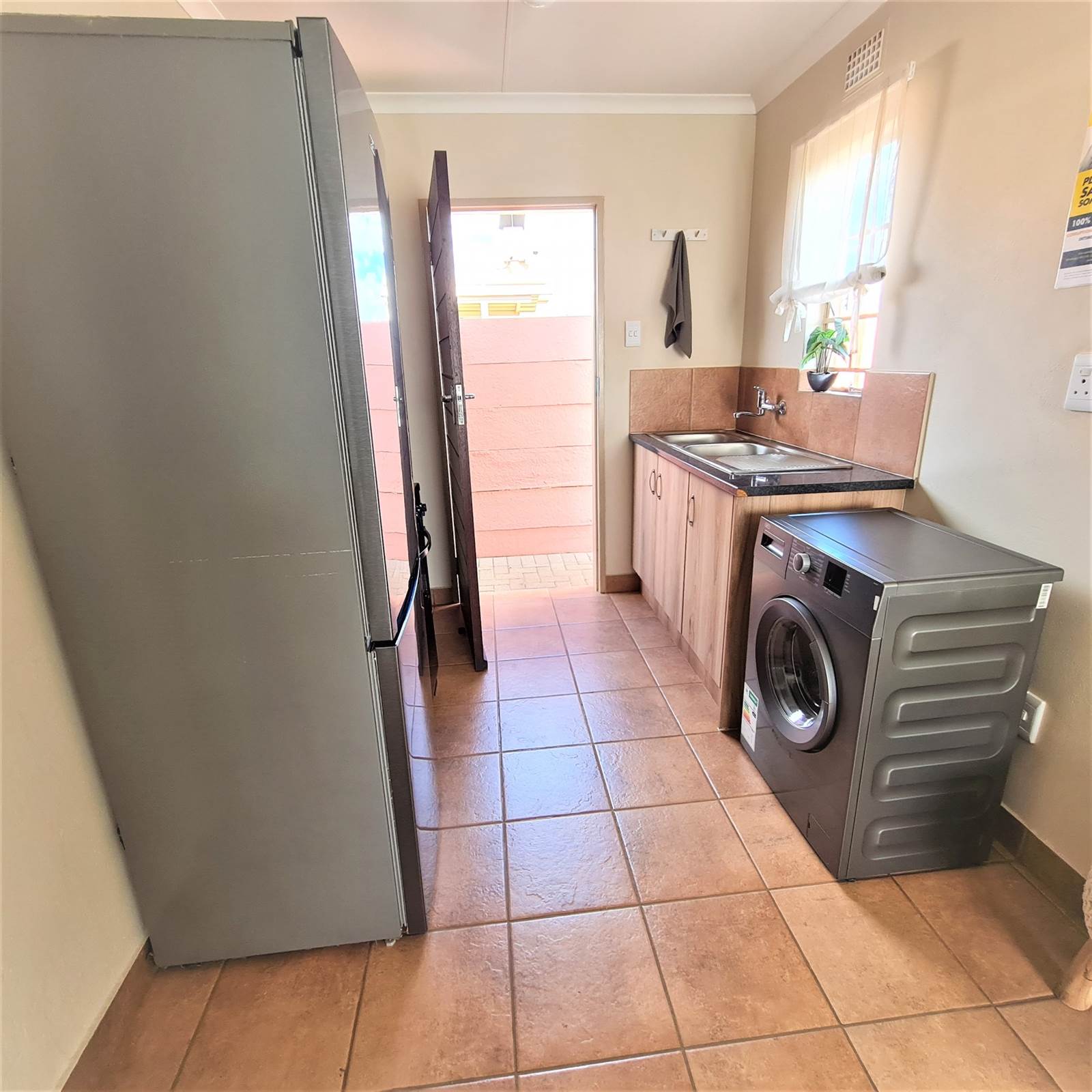 2 Bed House in Lenasia South photo number 6