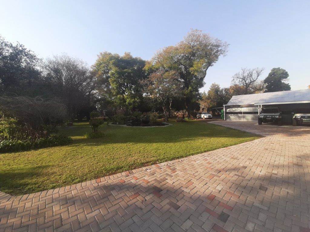 1072  m² Commercial space in Waterkloof photo number 5