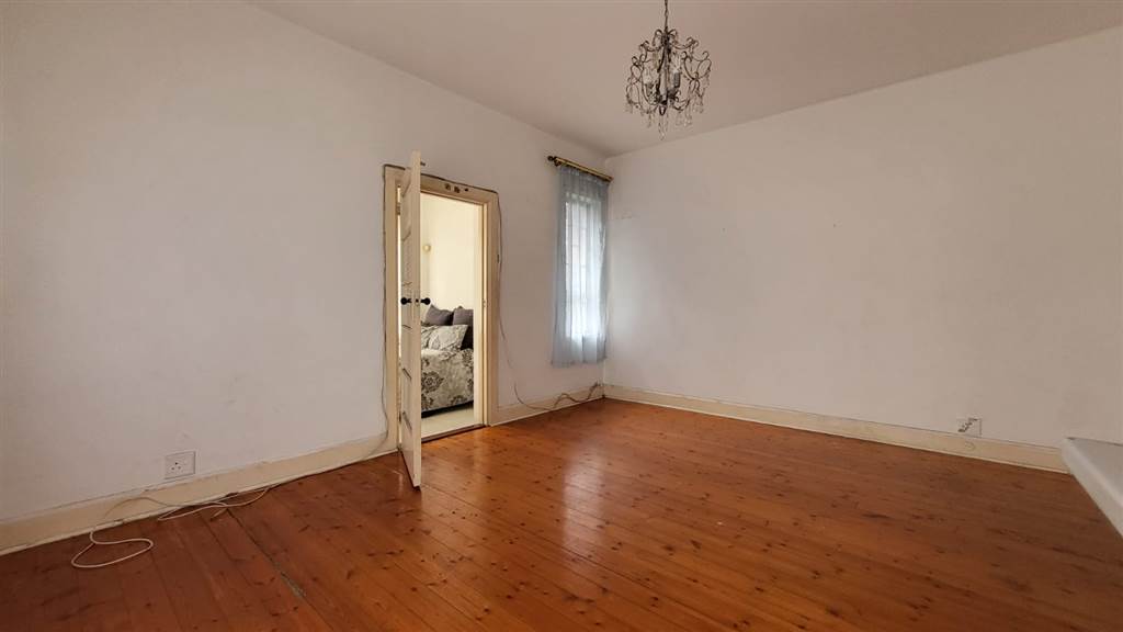 2.5 Bed Flat in Glenwood photo number 5