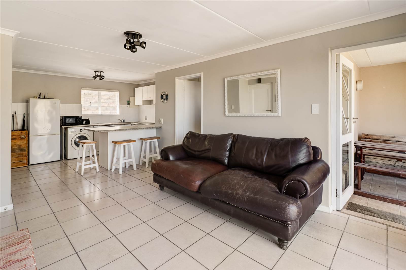 1 Bed Apartment in Bloubergstrand photo number 9