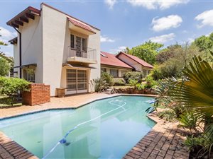 5 Bed House in Maroelana