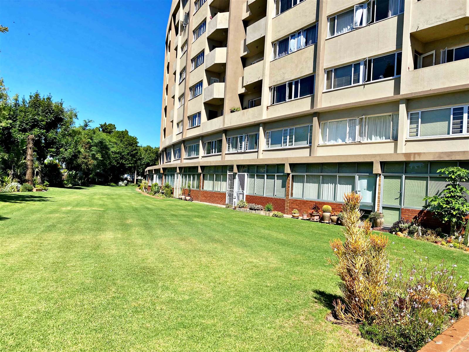 2 Bed Apartment in Parow North photo number 14