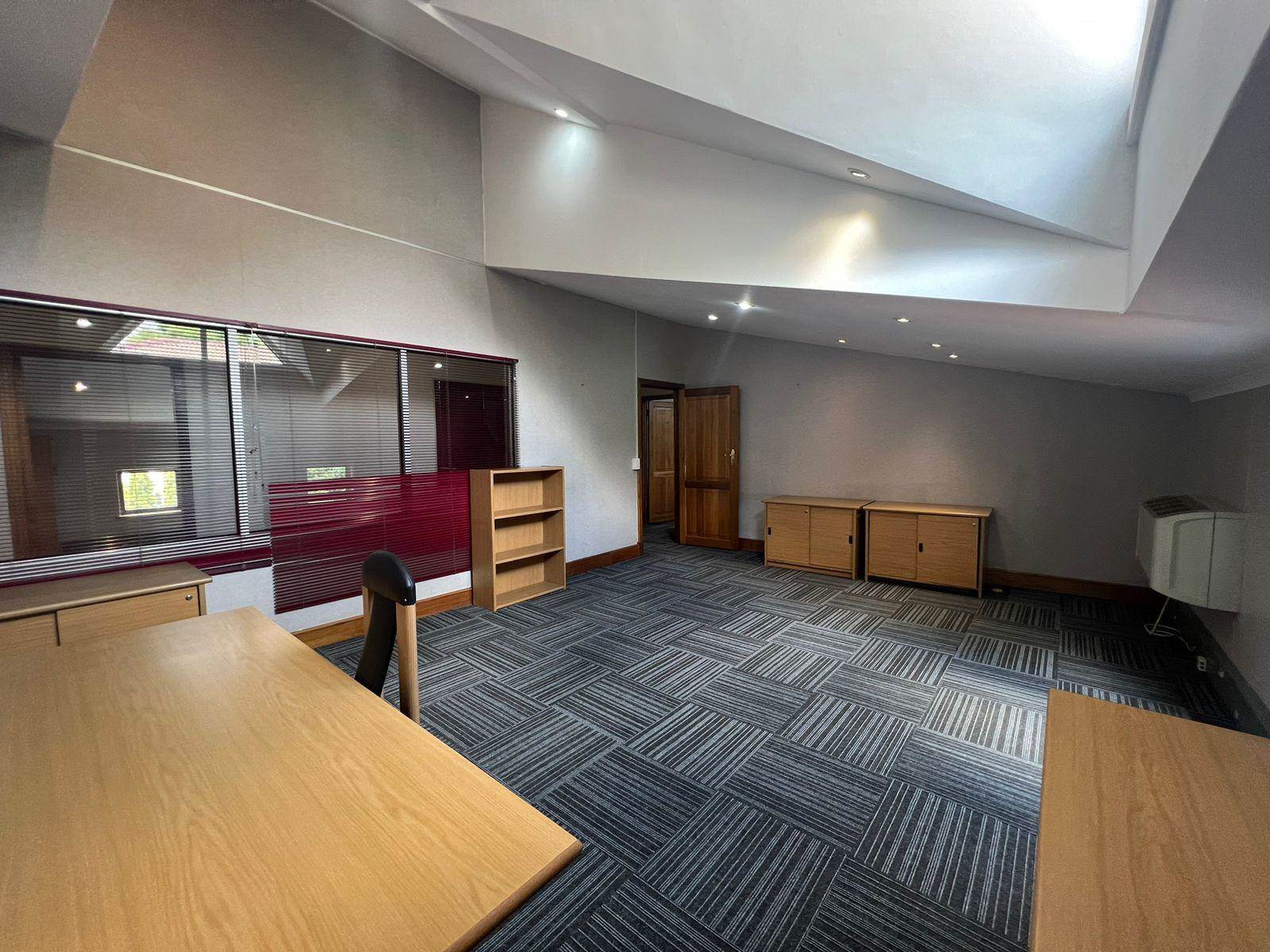 800  m² Commercial space in Rivonia photo number 12