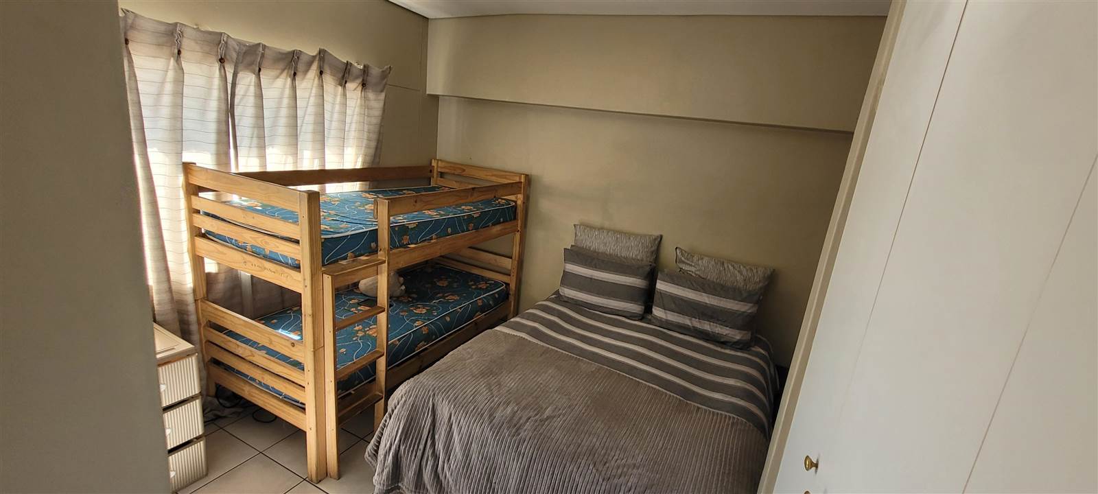 3 Bed Apartment in Waterkloof Glen photo number 11