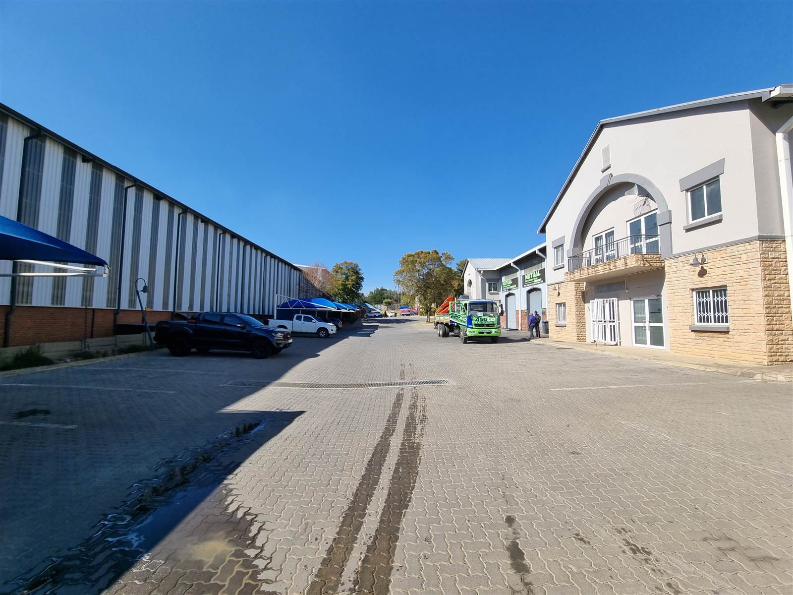 300  m² Industrial space in Linbro Park photo number 10