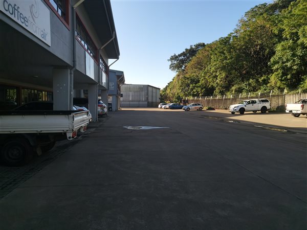 1 006  m² Commercial space