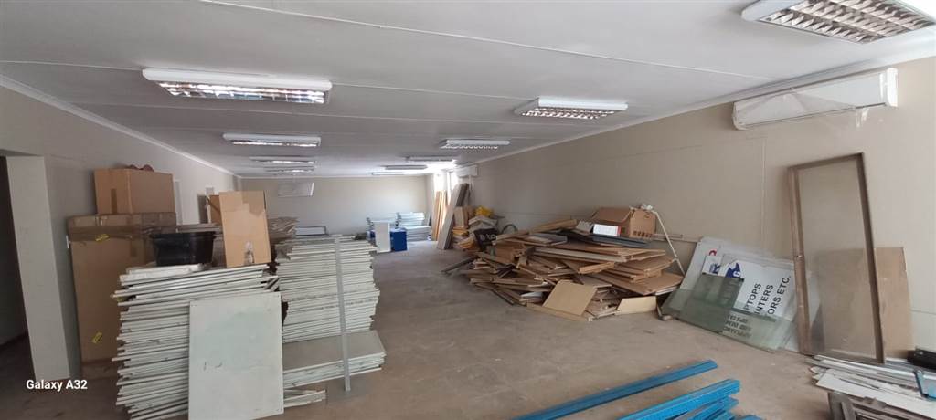 250  m² Commercial space in Louis Trichardt photo number 6