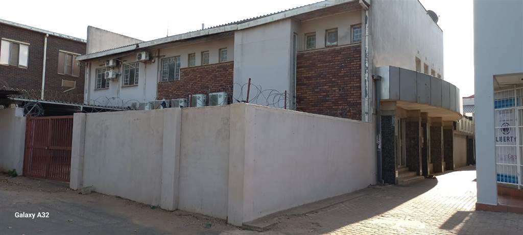 250  m² Commercial space in Louis Trichardt photo number 10