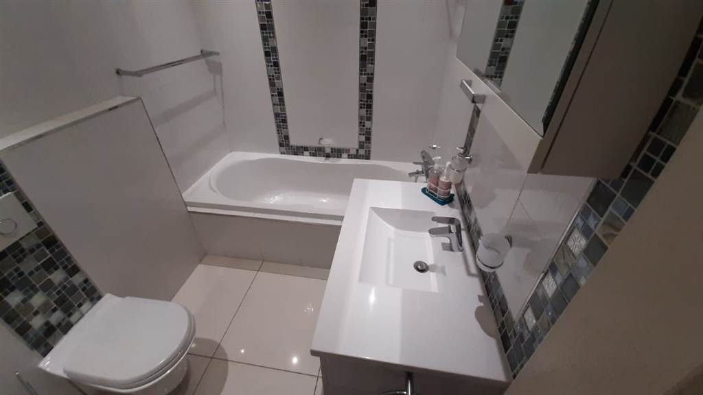 3 Bed Townhouse in Umhlanga Rocks photo number 21