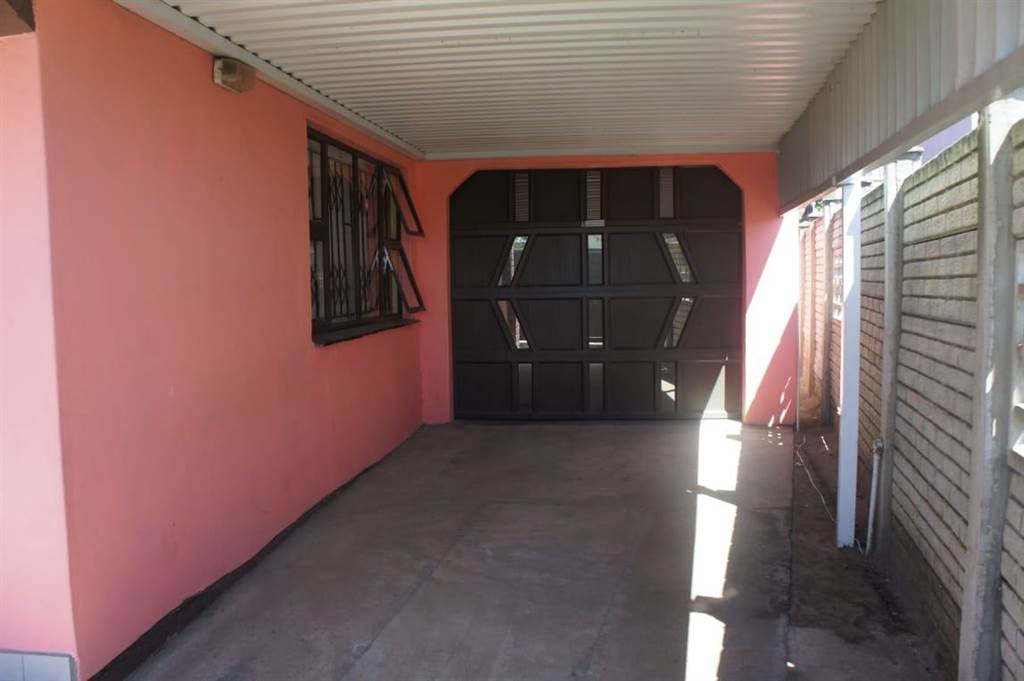 4 Bed House in Esikhawini photo number 14