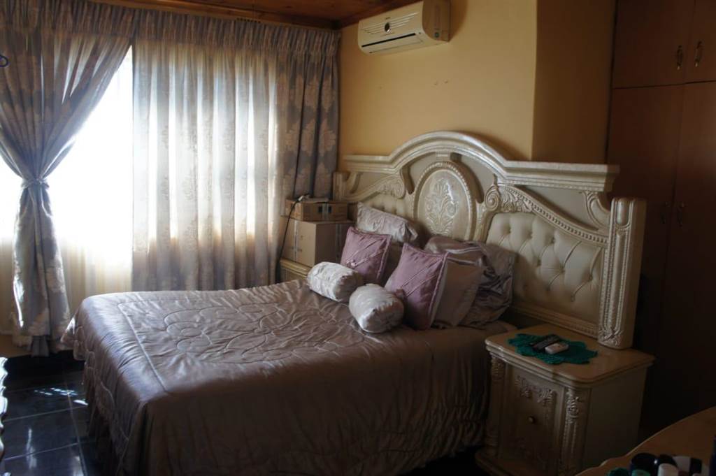 4 Bed House in Esikhawini photo number 10