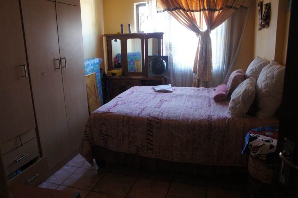 4 Bed House in Esikhawini photo number 11