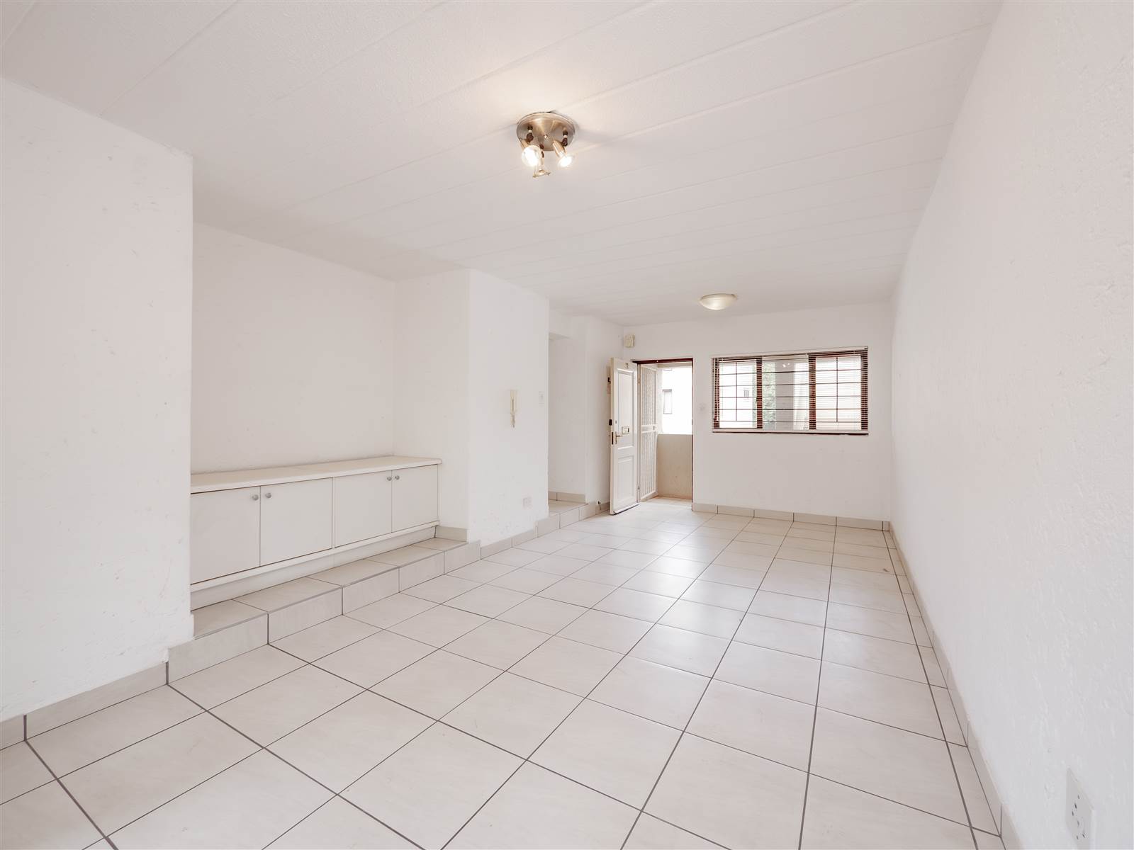 2 Bed Apartment in Sandhurst photo number 3