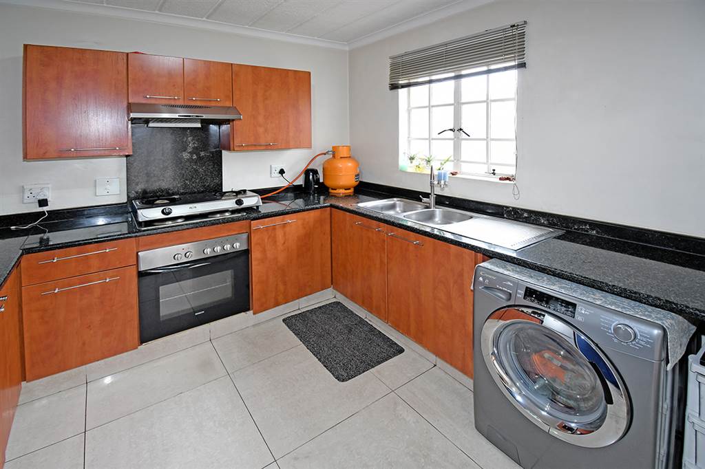 2 Bed Apartment in Morningside photo number 3