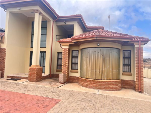 4 Bedroom House 4 Bedroom House