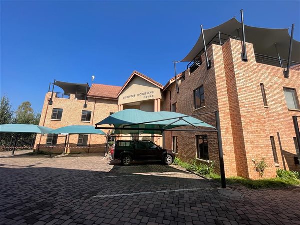 342  m² Commercial space in Fourways