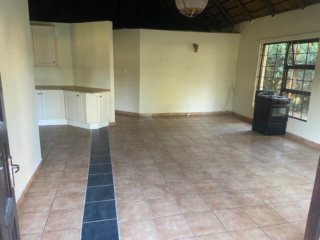 3 Bed Apartment in Randjesfontein photo number 8