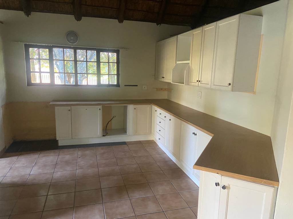 3 Bed Apartment in Randjesfontein photo number 9