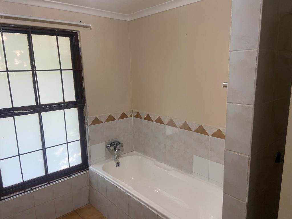 3 Bed Apartment in Randjesfontein photo number 25